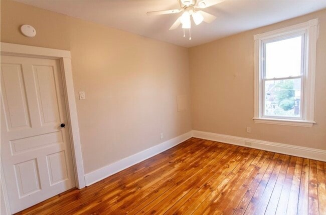 Building Photo - 619 E 17th Ave