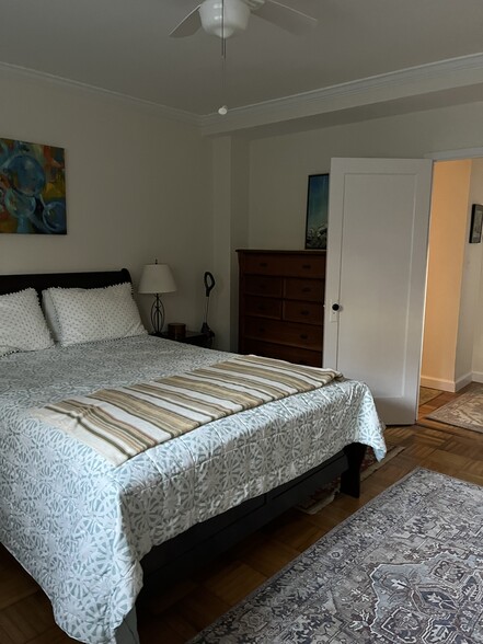 Large bedroom - 1739 Preston Rd