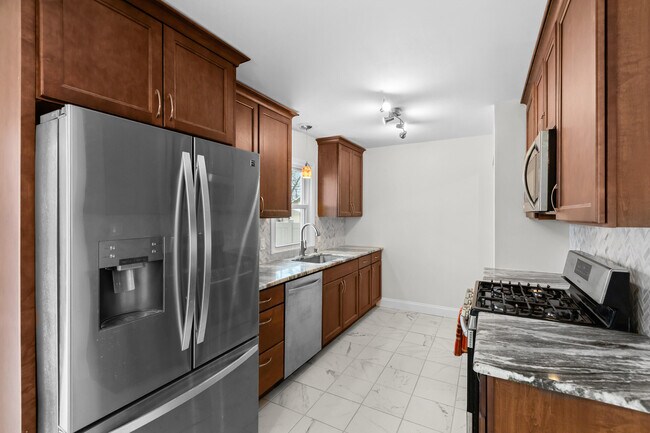 Building Photo - 4521 Thorncroft Ave