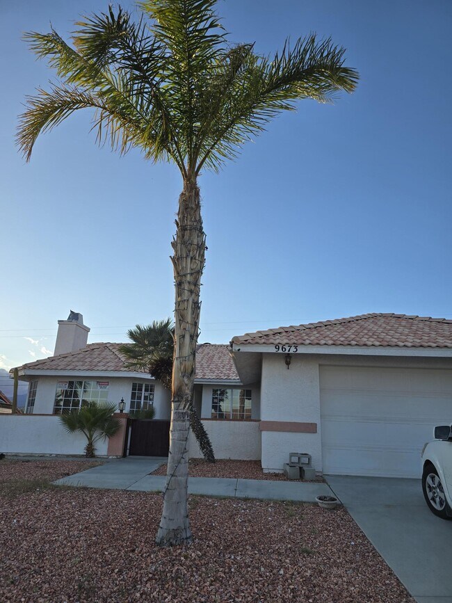 Building Photo - 9673 Vista Del Valle