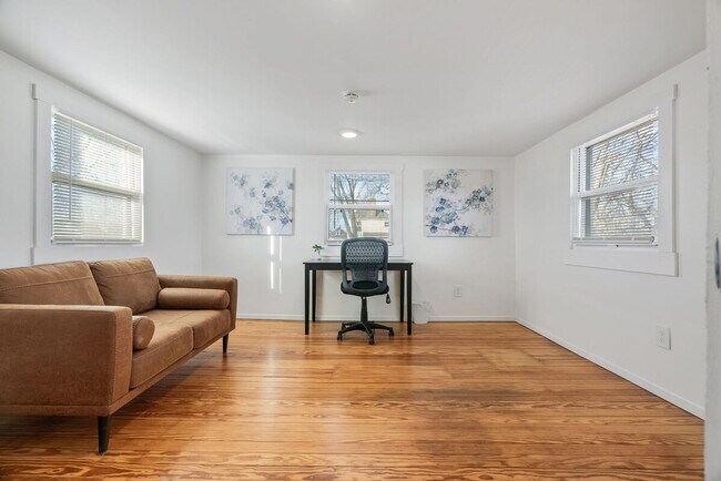 Building Photo - 3532 Greenwood Blvd