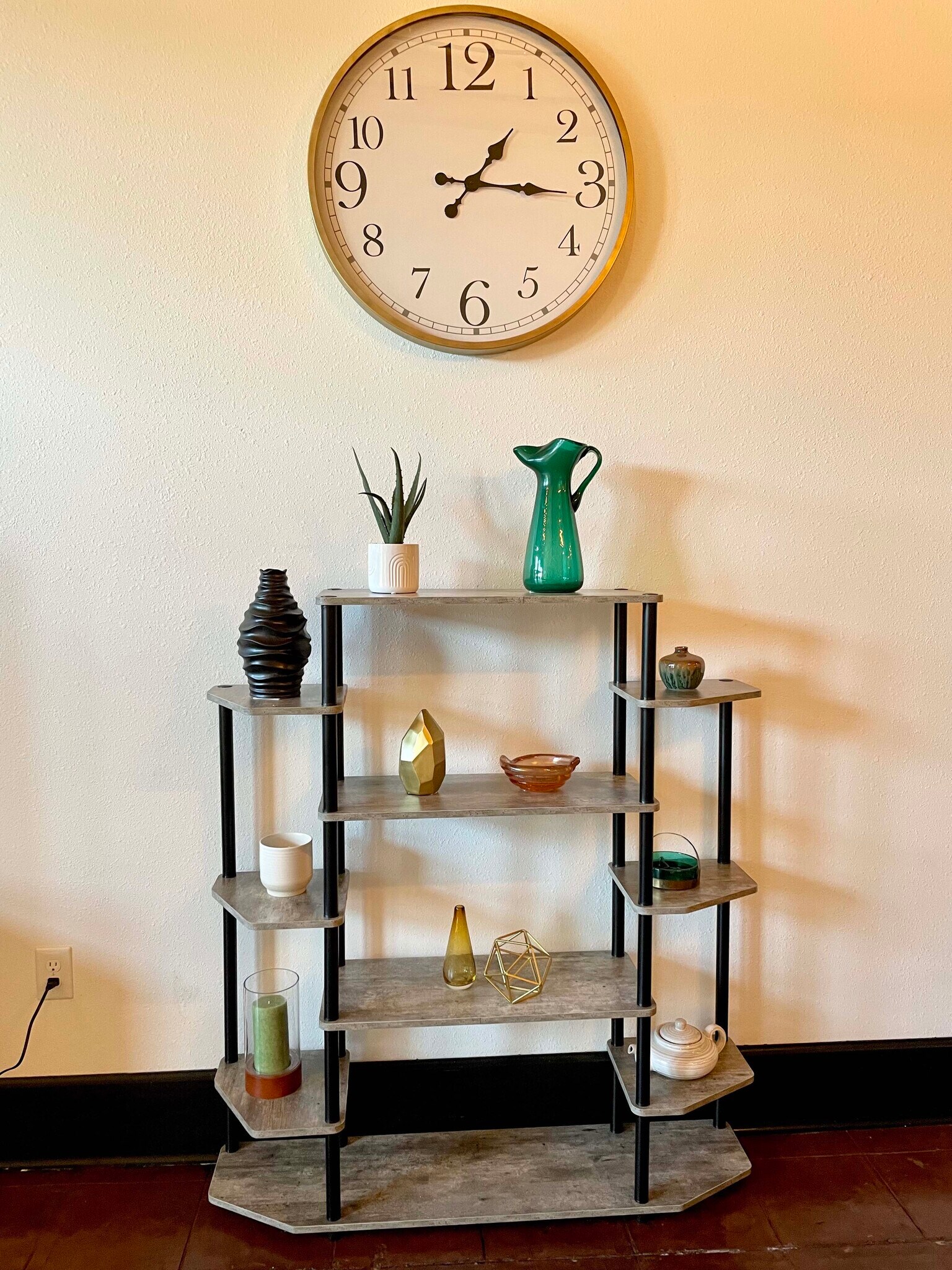 Building Photo - 719 S. Baker St.