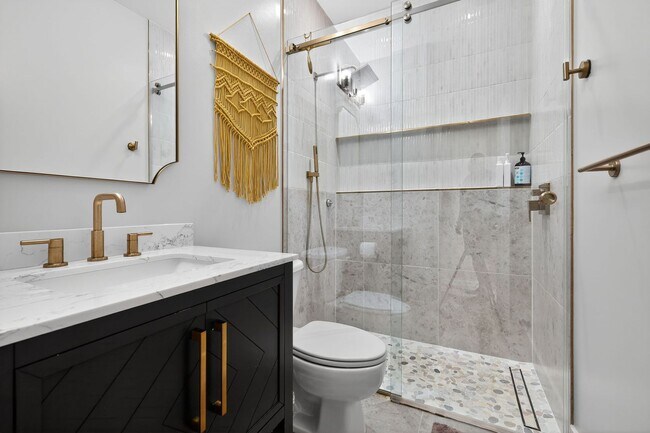 Building Photo - 4 Bed, 4.5 Bath Single Family Home in Clar...