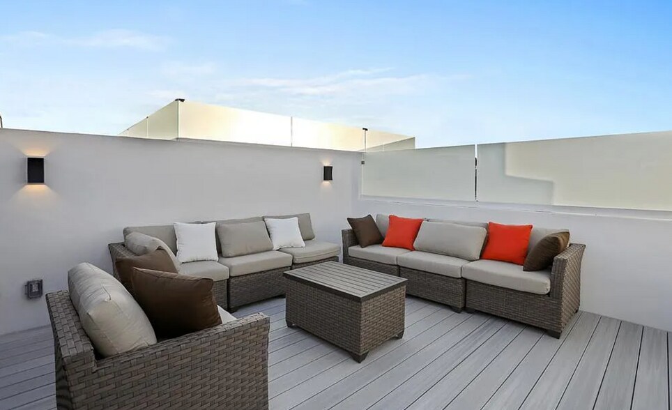 Building Photo - 2323 28th St