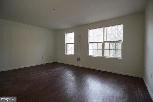 Building Photo - 10144 Reprise Dr