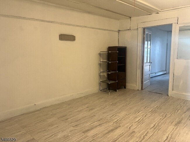 Building Photo - 416-418 E Main St