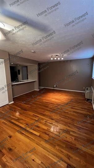 Building Photo - 562 Woodland Ave