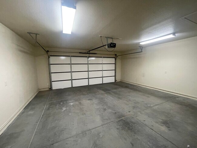 Building Photo - 291 N Saguaro Ave