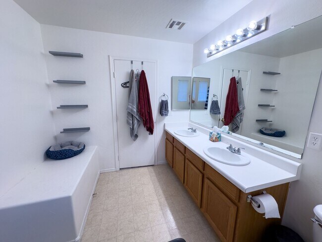 Building Photo - 3 bedroom 2 ba home in Gilbert!