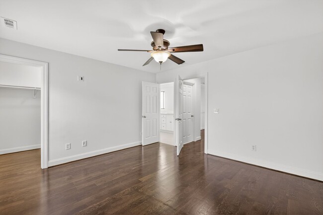 Building Photo - Beautiful 6BR Executive Brentwood Home with Pool