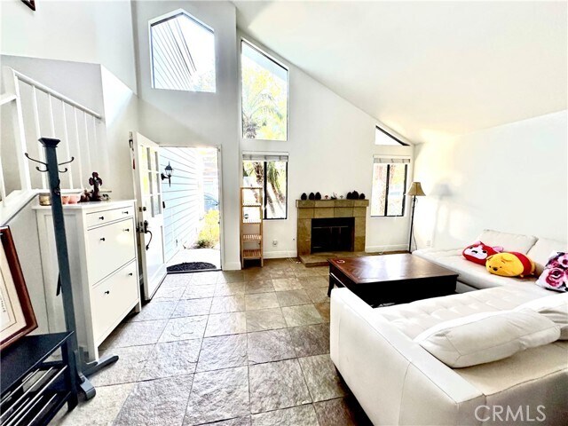 Building Photo - 20 Springflower