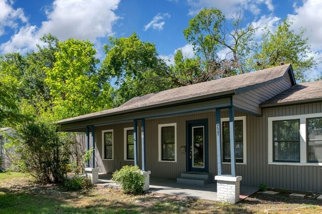 Building Photo - Cozy 3 bedroom, 1 bathroom home located in...