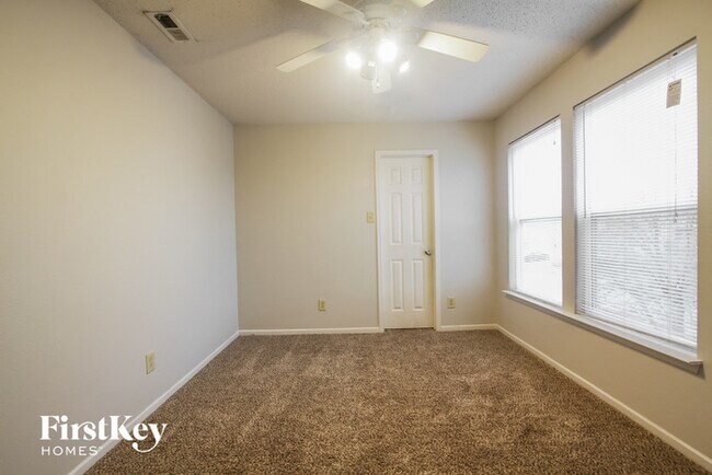 Building Photo - 1327 Jasmine Dr
