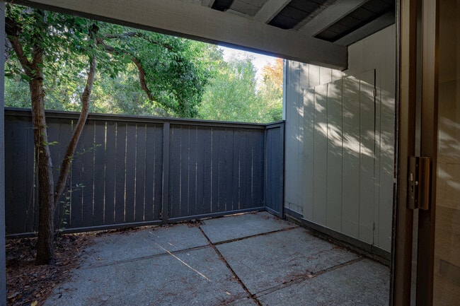 Marquee 1804N patio1 (1) - Marquee at Diablo Pines