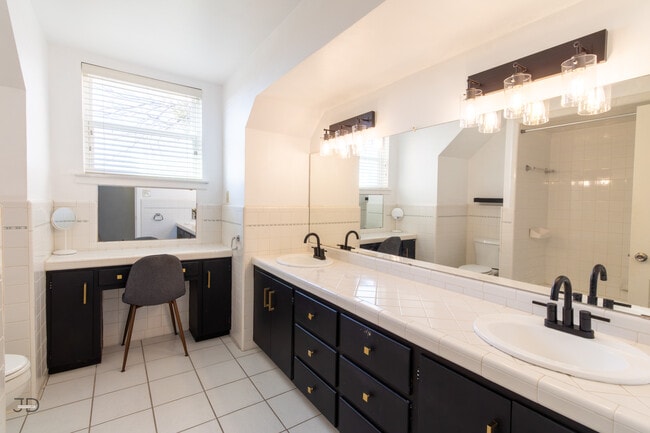 Building Photo - 4306 Briar Cliff Dr