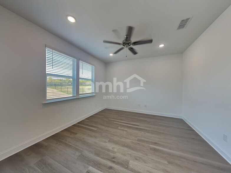 Building Photo - 1140 Livengood Wy