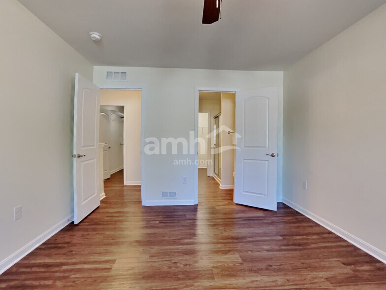 Building Photo - 4828 Jessica Suzanne Dr