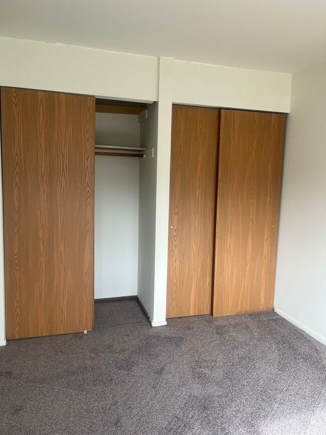 Building Photo - 3 Bedroom 2 1/2 Bath Townhome