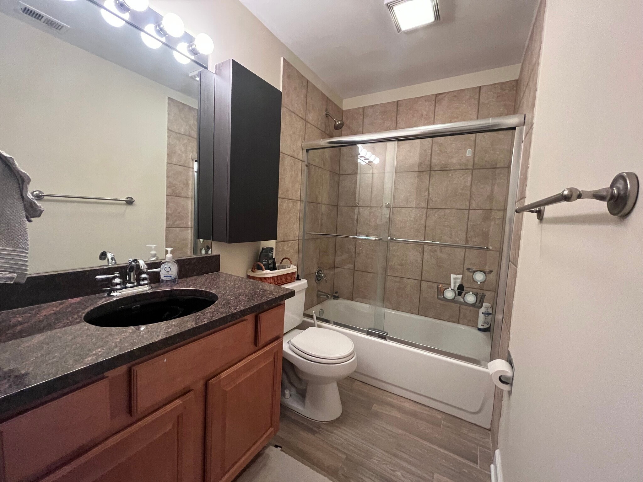 Building Photo - 5821 Oakwood Dr