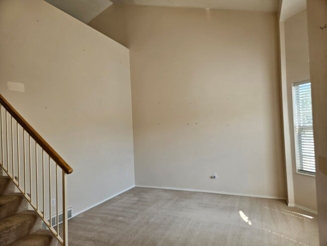 Building Photo - Beautiful 3 Bedroom/2.5 Bathroom in Midvale