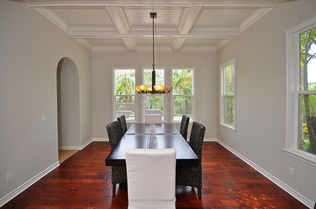 Building Photo - Simply Gorgeous 4+ BR Home with many Amenities!!!