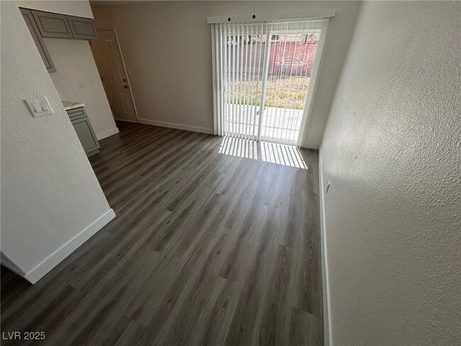 Building Photo - 820 Carpenter Dr