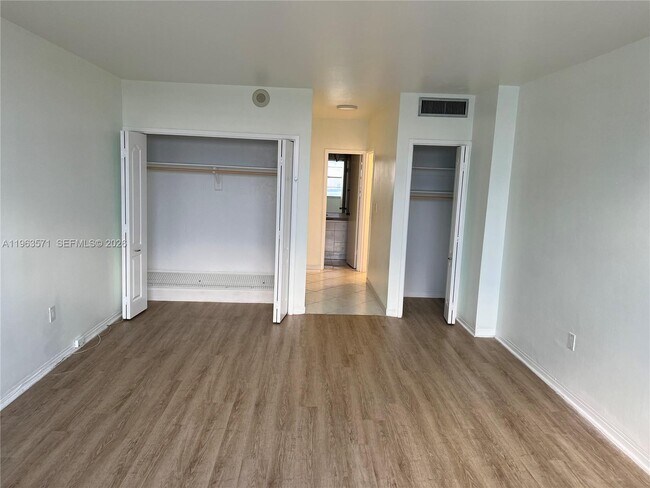 Building Photo - 5825 Collins Ave