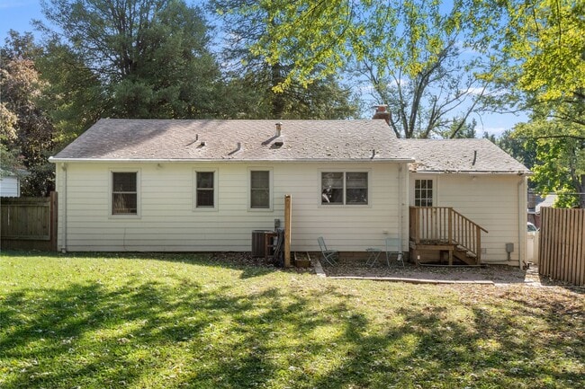 Building Photo - Webster Wonder w/ Floors Galore!