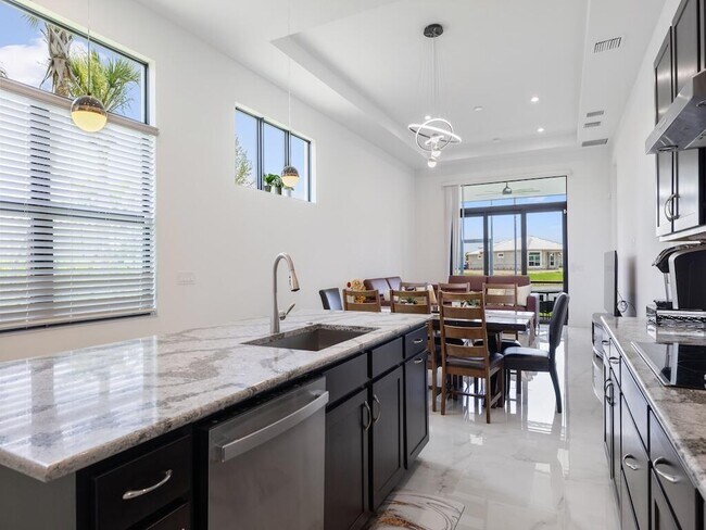 Building Photo - 12442 SW Lunata Way