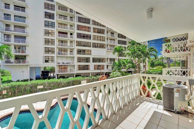 Building Photo - 1430 Brickell Bay Dr