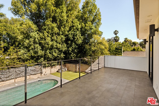 Building Photo - 5062 Woodley Ave