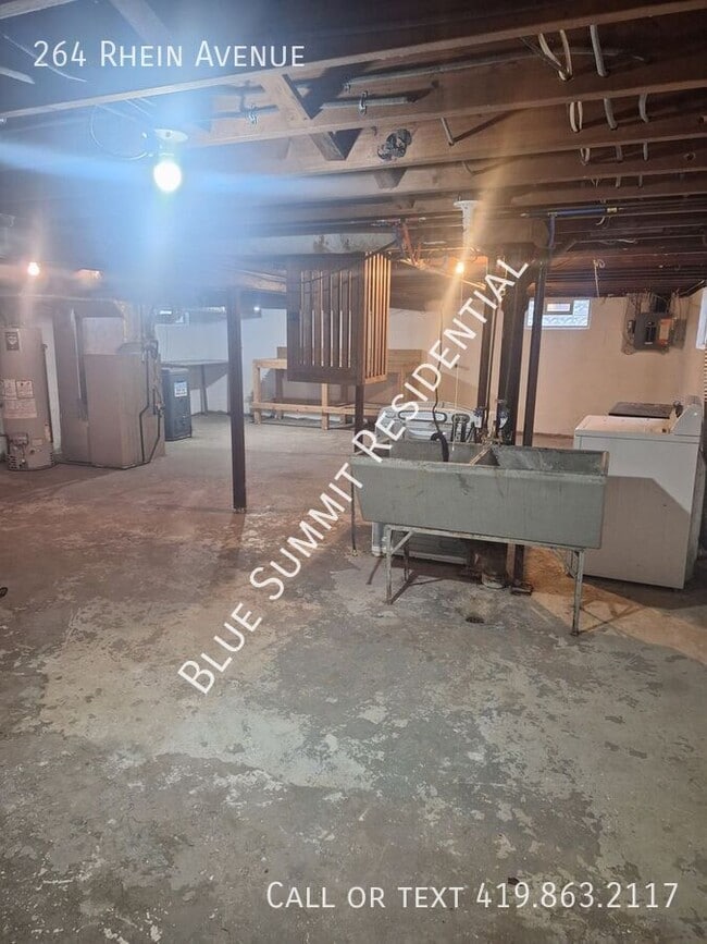 Building Photo - 264 Rhein Ave