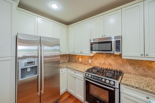 Building Photo - 350 19th St S