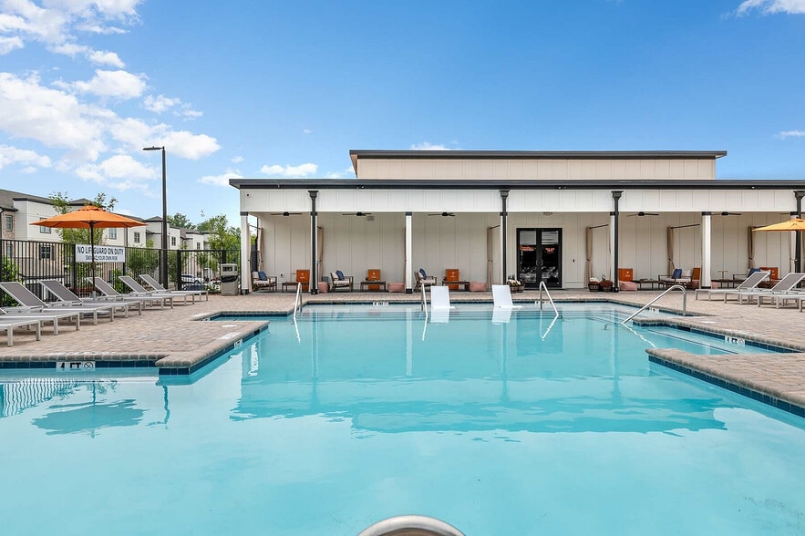 Building Photo - Pointe Grand at Heath Brook
