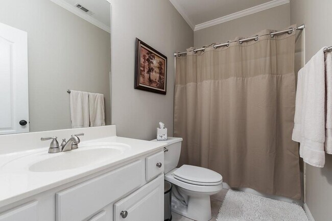Building Photo - 2537 Oglethorpe Cir NE