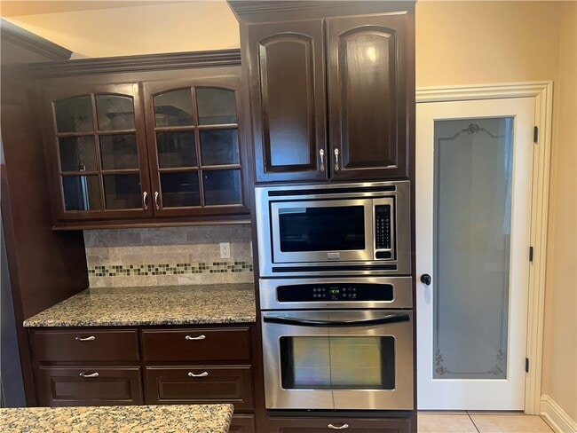 Building Photo - 4500 SW Swinton Dr