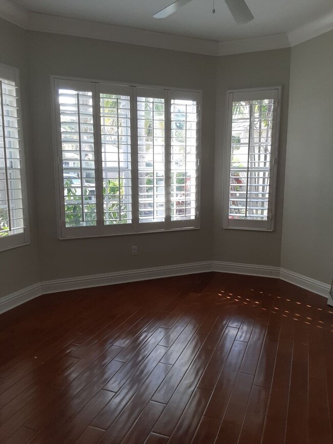 Building Photo - Annual unfurnished 3/2 SFH with pool in The Oaks!