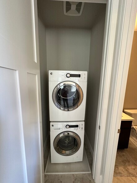 Washer & Dryer - 1807 Perennial Terrace