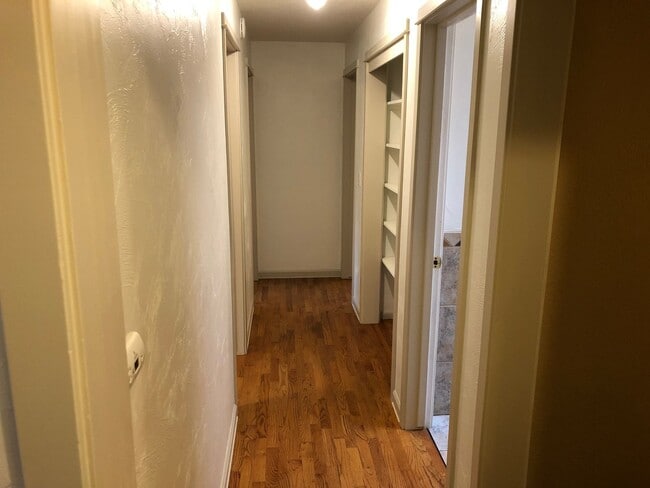 Building Photo - Updated 3 bedroom 3 bath house in Eugene!