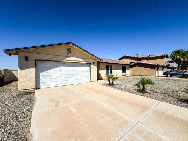 Building Photo - "Spacious 3 Beds, 2 baths Home with Inviti...