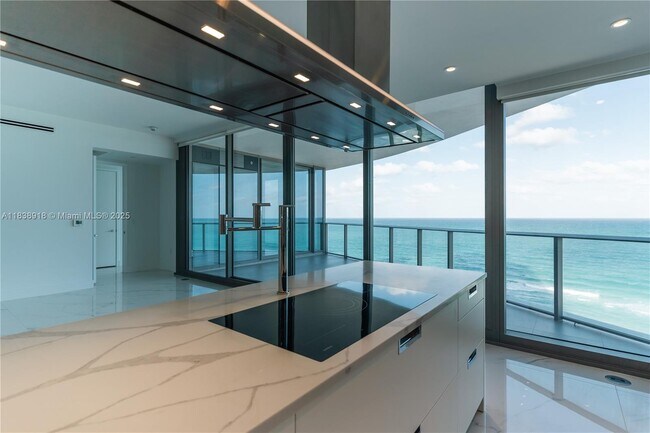 Building Photo - 15701 Collins Ave