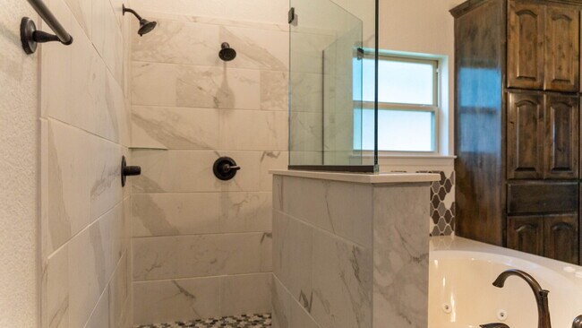 Building Photo - "Coming Soon! Spacious 4-Bed, 3-Bath Home in Killeen's Preston Hollow – 2781 Sq Ft of Comfort!"