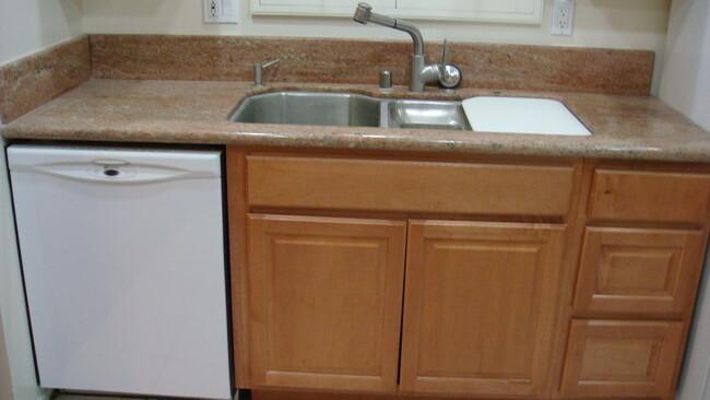 Kitchen sink w/ granite countertops - 2870 N Cottonwood St