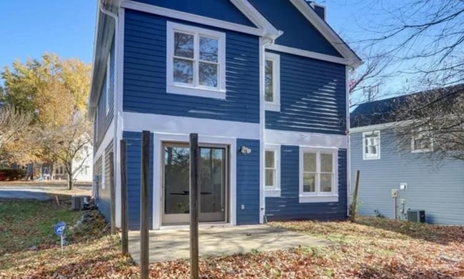 Building Photo - Cute 2-story home 2 bedroom 2 1/2 bath with a 1 car garage off Pisgah Church road NW Greensboro