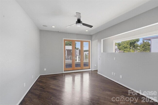 Building Photo - 919 Westbrook Dr