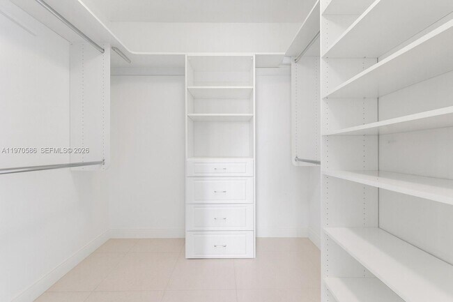 Building Photo - 16275 Collins Ave