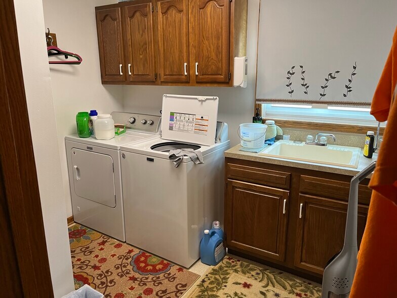 Laundry room with washer & dryer hoockups - 3951 Lake Vista Rd