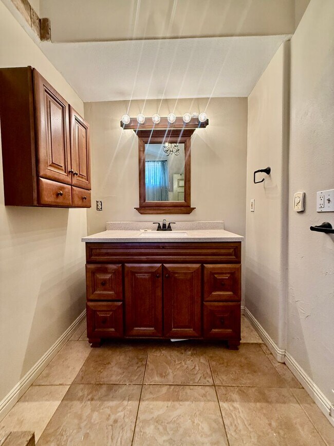 Building Photo - 4-BR Home with Horse Privileges in Apple Valley