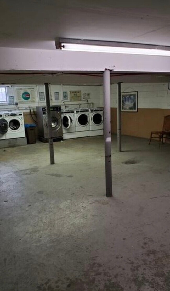 Building Photo - 175 N Main St