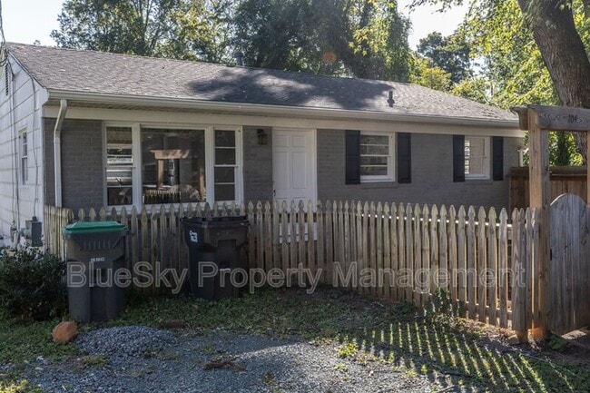 Primary Photo - 104 Stratford Ct